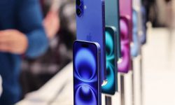 رويترز: أبل تنقل 1.5 مليون هاتف آيفون هربًا من الرسوم